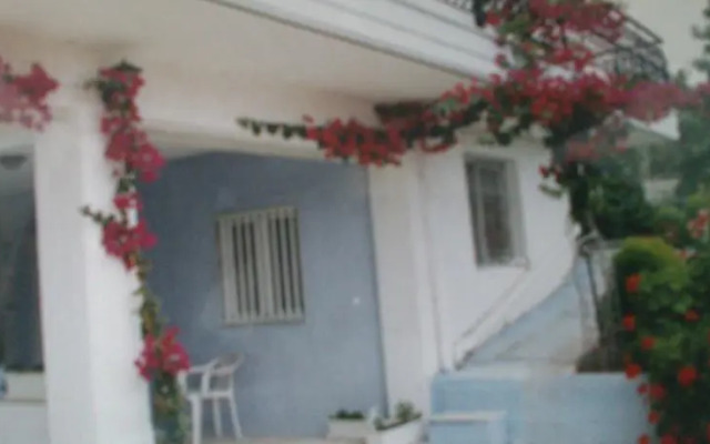 Stavros Rooms and Studios