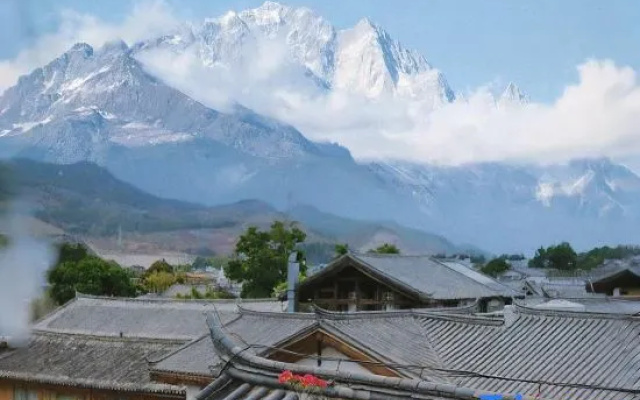 See the mountains as if you were meeting each other Loft Villa·Snow Mountain Resort Hotel – Outside – Lijiang
