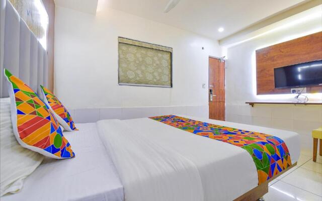 Fabhotel Royal King