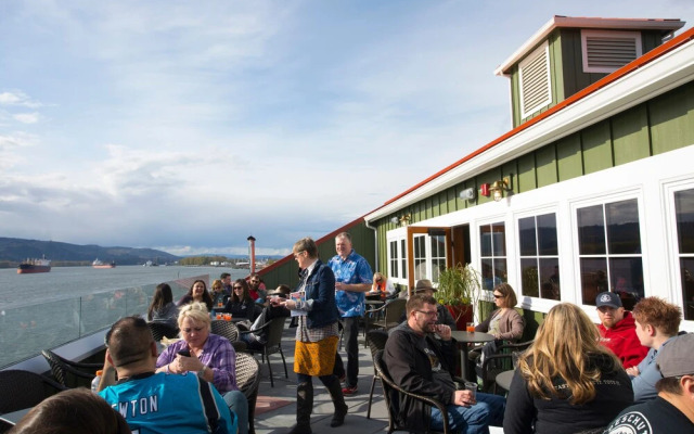 McMenamins Kalama Harbor Lodge