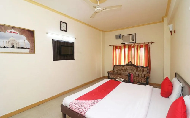 OYO 24951 Vaibhav Palace