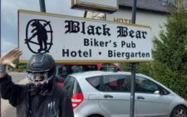 Black Bear Bikers Pub-Hotel