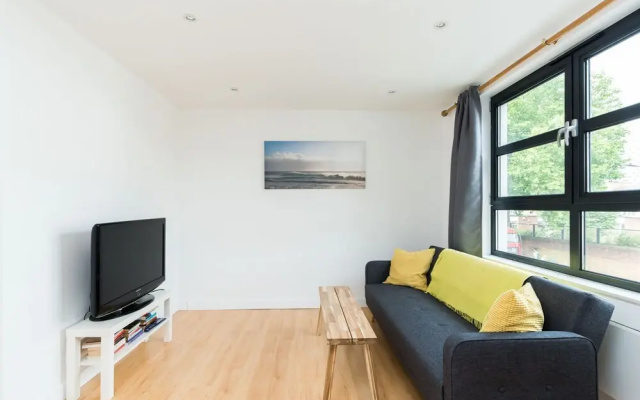 Charming Two Bedroom Flat Near Waterloo/southbank