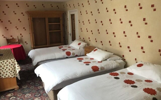 McCauls Bar & Guesthouse