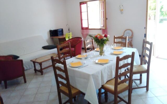 Villa With 2 Bedrooms in Mormoiron, With Private Pool and Furnished Ga