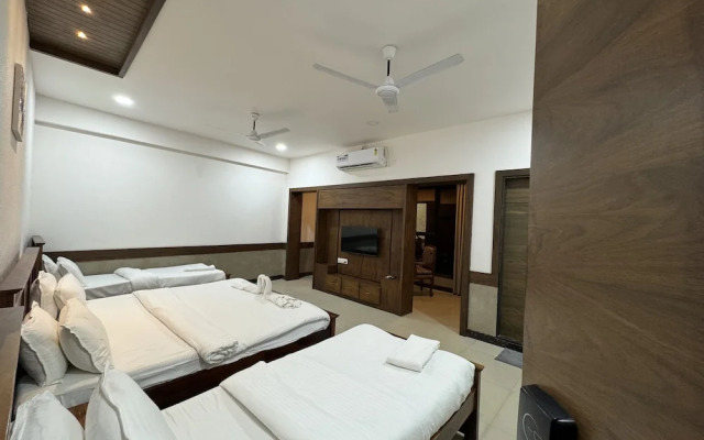 Hotel Tirth by Sonu Cafe