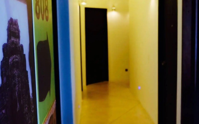 Roomies Suites