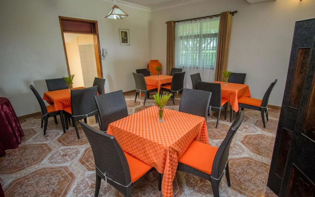 Tuzza Hotel