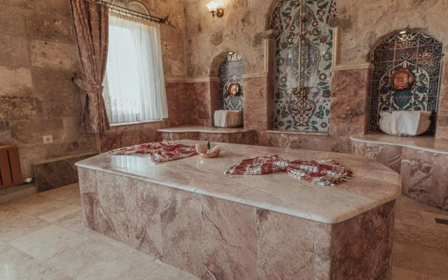 Sah Saray Cave Suites Halal Hotel