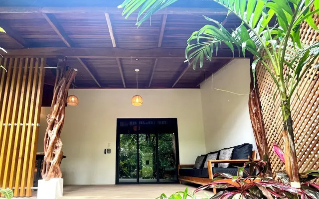 Makanas Beach Bungalows