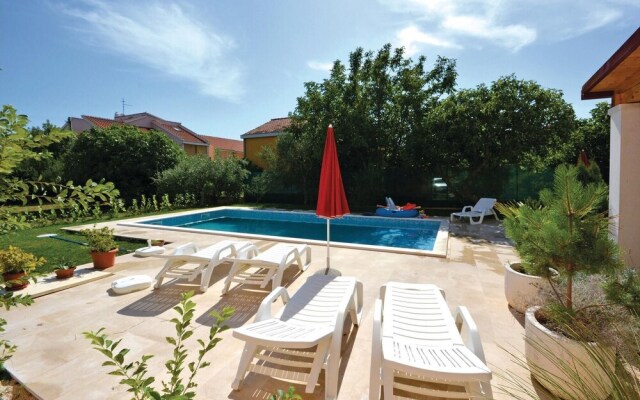 Beautiful Home in Kastel Stafilic With Wifi and 8 Bedrooms