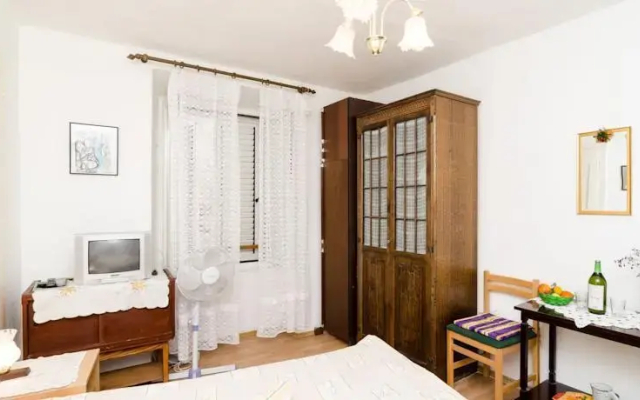 Room Divna Old Town