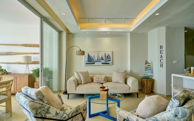 Marbella LUX Essence Beachfront Pool 11thfloor