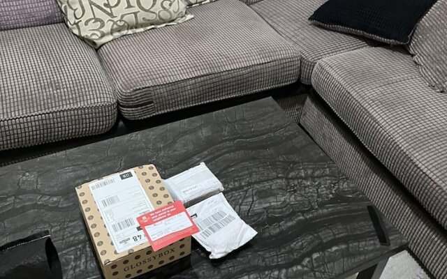 1 Private Bedroom Sharing Bathroom and Kitchen