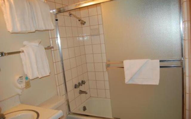 18a Pohono Pines