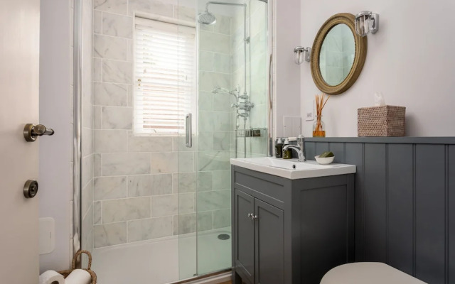 Charming Mews House in Historic Winchester