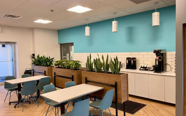 Howard Johnson Express Inn - Winnipeg West