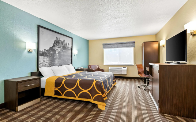 Super 8 by Wyndham Osseo WI