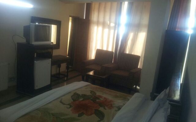 Hotel Move-N-Pick