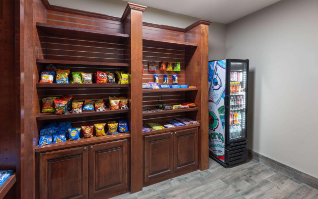 Super 8 by Wyndham Lubbock West