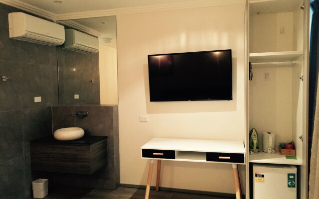 Sydney Riseon Hotel