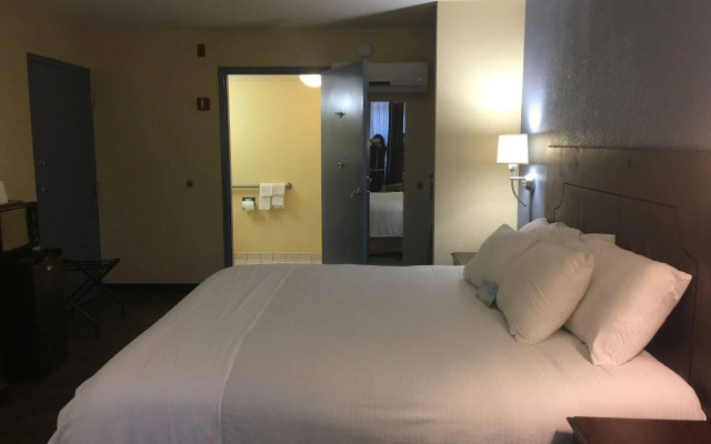 Days Inn by Wyndham Montgomery Near AUM