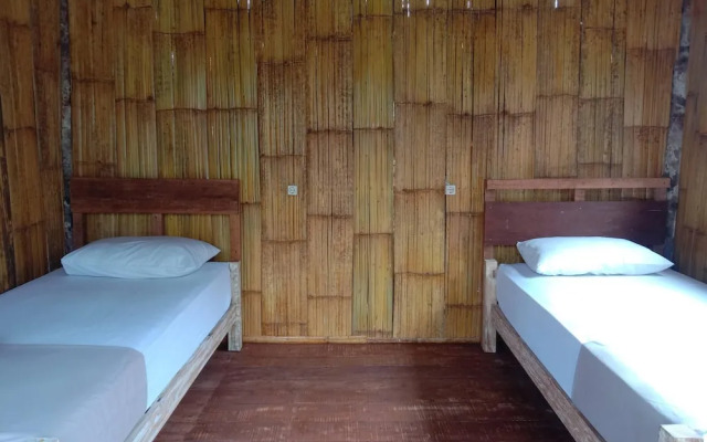 Jungle House - surf & stay