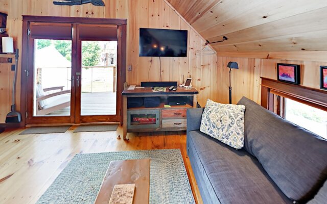 The Coal Shack Harborfront Studio by RedAwning