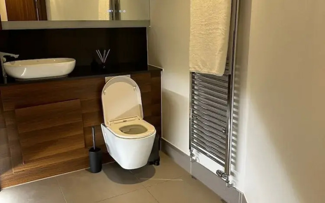 Charming Dartford Apartment Retreat