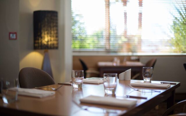 Commodore Airport Hotel