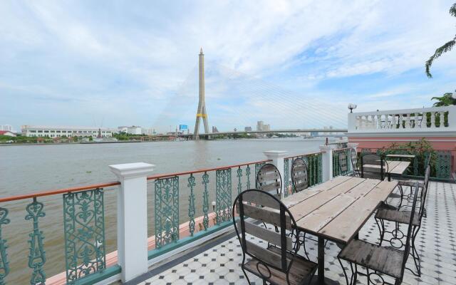 Hiranyakul House Riverside