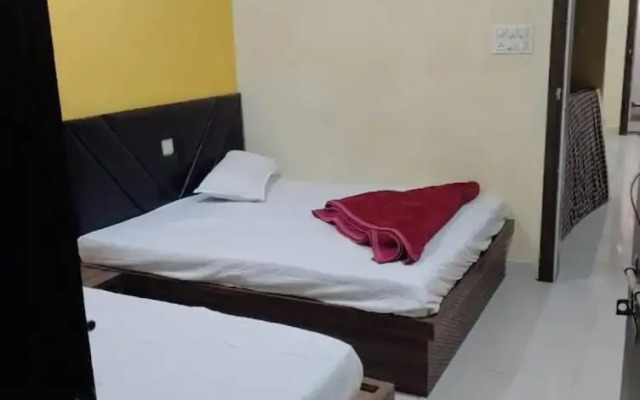 Goroomgo Priyanshi Palace Ujjain