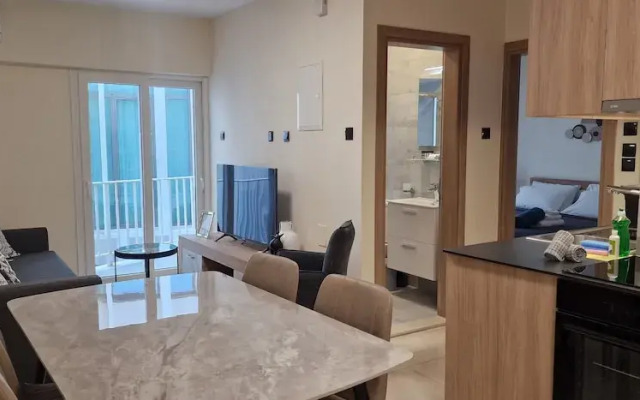 75 Prokymea- Steps From the Sea, Downtown, Balcony