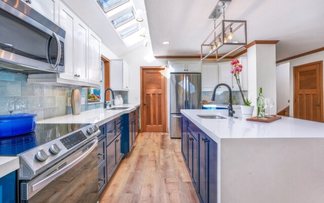 Liho Kai 4 Bedroom Home by RedAwning