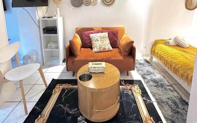 Sympathy Studio for 2 Near the Sacre Coeur