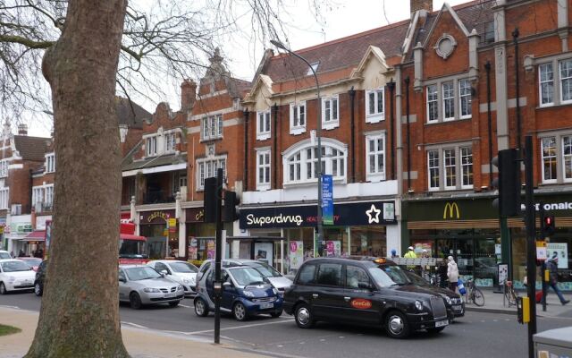 Cosy 1 Bedroom Apartment in Shepherds Bush