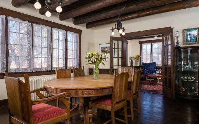 5bd Historic Pink House