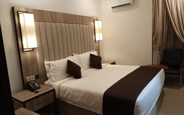 Rento Hotel and Suites