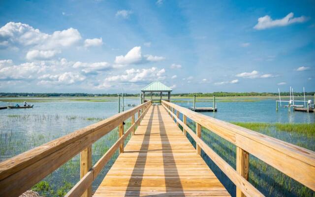 Pier Pleasure by Oak Island Accommodations