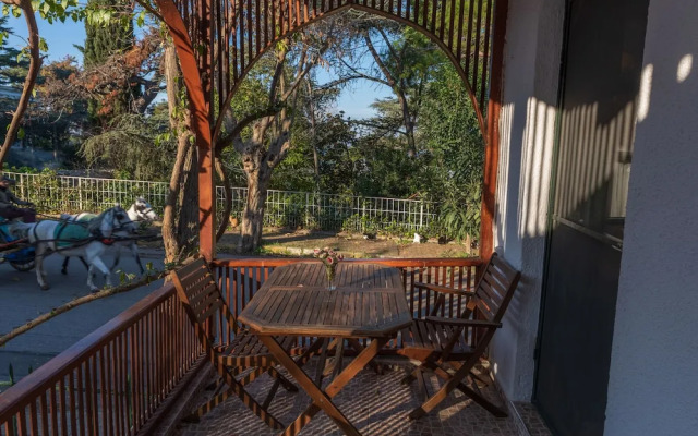 Orhan Kutbay'in Evi Turyolu Cafe Pansiyon