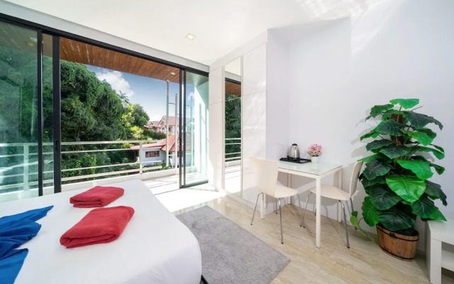 Vibrant Beach Life at Kata Villa UTK4