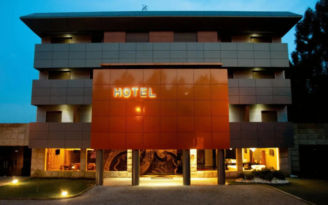Pdh, Lda. Paredes Design Hotel