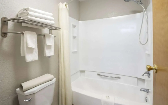 Quality Suites Hickory South