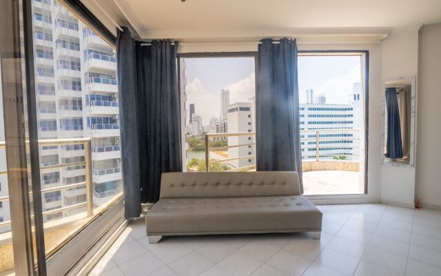 Penthouse con Piscina Privada El Laguito
