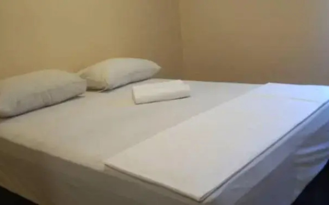 Th Hotel by OYO Rooms
