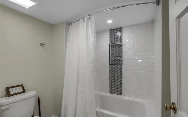 -Under The Sea (8 Bdrm / 7 Bath, Sleeps 22)