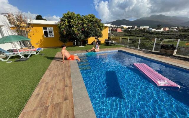 Con Piscina, Vistas, WiFi, AC y Calefacción