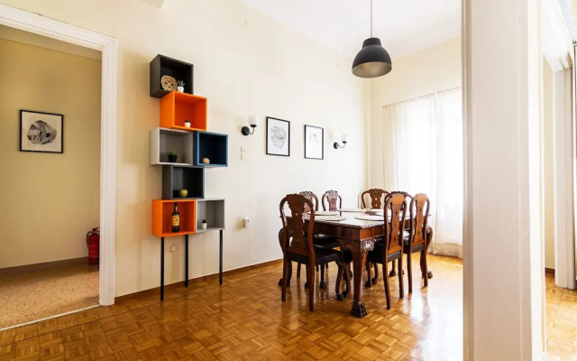 Hippy Decorated 2 Bedrooms Apartment