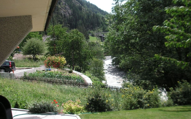 Spacious Apartment in Saint Niklaus near Mattertal Ski Area