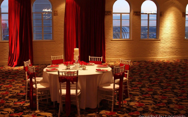 Holiday Inn Kansas City Downtown Aladdin